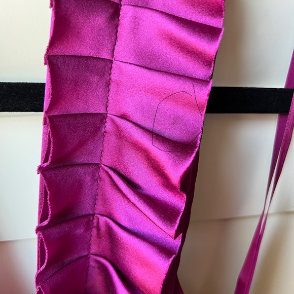 BCBGMaxAzria deep plunge halter top - Picture 3 of 4